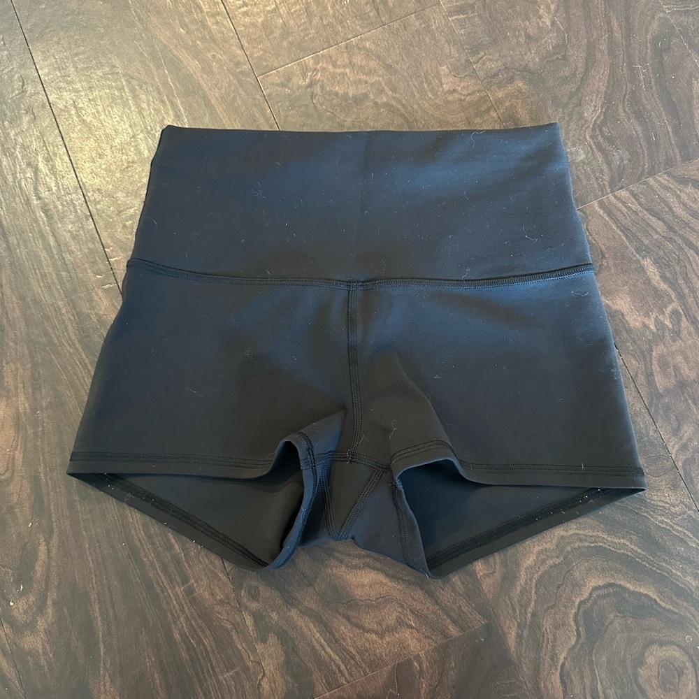 Lululemon Wunder Train 2” Shorts - Size 6